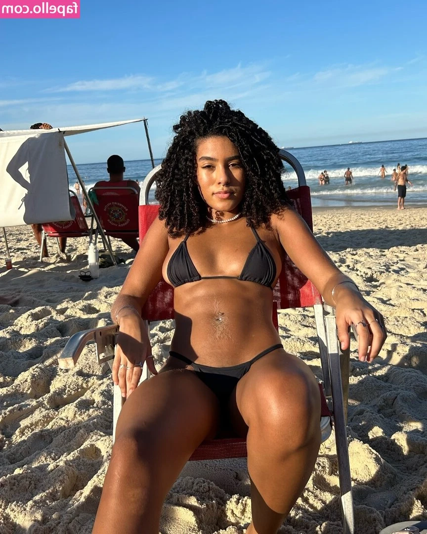 Evellyn Vascs [ evellyn-vascs ] - Good boys lick between every wrinkle  Are you one of them   Join my