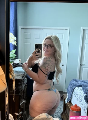 NikkiNeedsMore - Fun and sexy outfits are the best to take pictures with! I just have