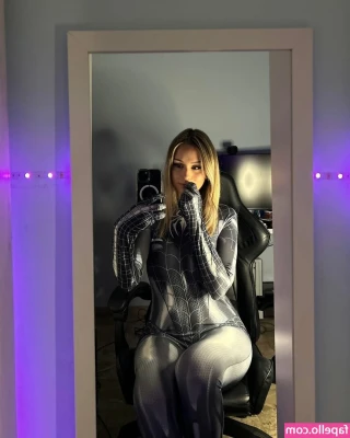 Valentina Carbonari [ valentina-carbonari ] - Hands in the air, showing you all of my horny assets! 😋💦👀