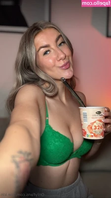 Zoe.kln [ zoe-kln-2 ] - Got my pussy ATE