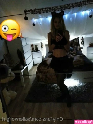 sailerwolfgirl - smallhands delivers a big load just for me ;) part 1