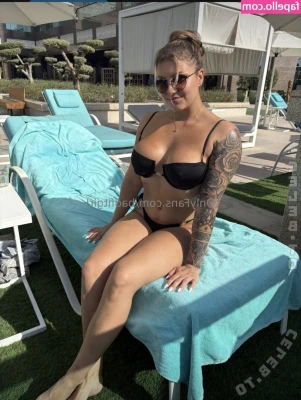Badfitprincess [ badfitprincess-14 ] - Yea I had to hop in the video and throw this ass