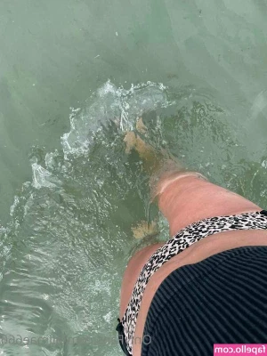 Alli Mae - Can I lift my leg up while you re driving so you can touch how wet