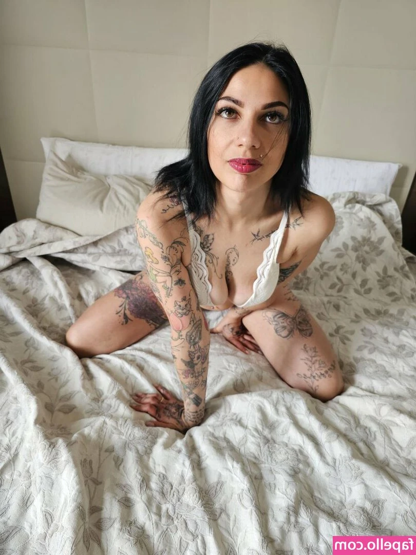 Jenny Sixx [ jenny-sixx ] - since im the head chef of my kitchen i get to make the rules and the