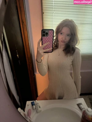 Makenna Kelly [ makenna-kelly ] - He likes feet and ass... 👣🍑  I took this yesterday afternoon in