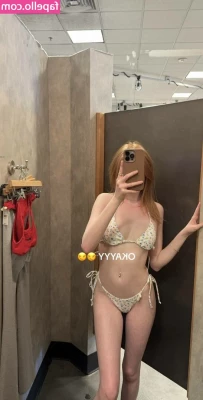 Makenna Kelly [ makenna-kelly ] - Pose for me