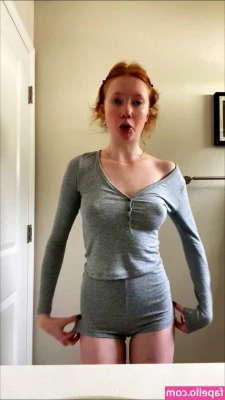 Makenna Kelly [ makenna-kelly ] - Looking for someone to rub these feet