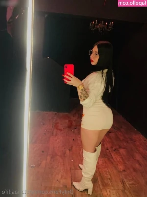 latina.victoria [ latina-victoria ] - Wanna touch 'em?