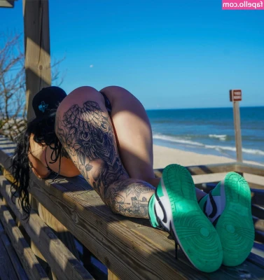 Tatted Chelsea [ tatted-chelsea ] - Stuff my holes then glaze all over my soles 💦 🍑🦶🏻