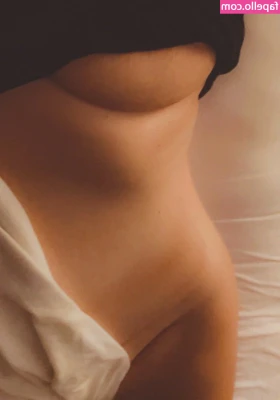 Boobsradley - Lmao I did not notice my pussy was falling out of my thong 😂