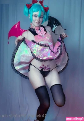 elle.chu [ elle-chu ] - Tori is so damn hot  Who wants to see this top come down
