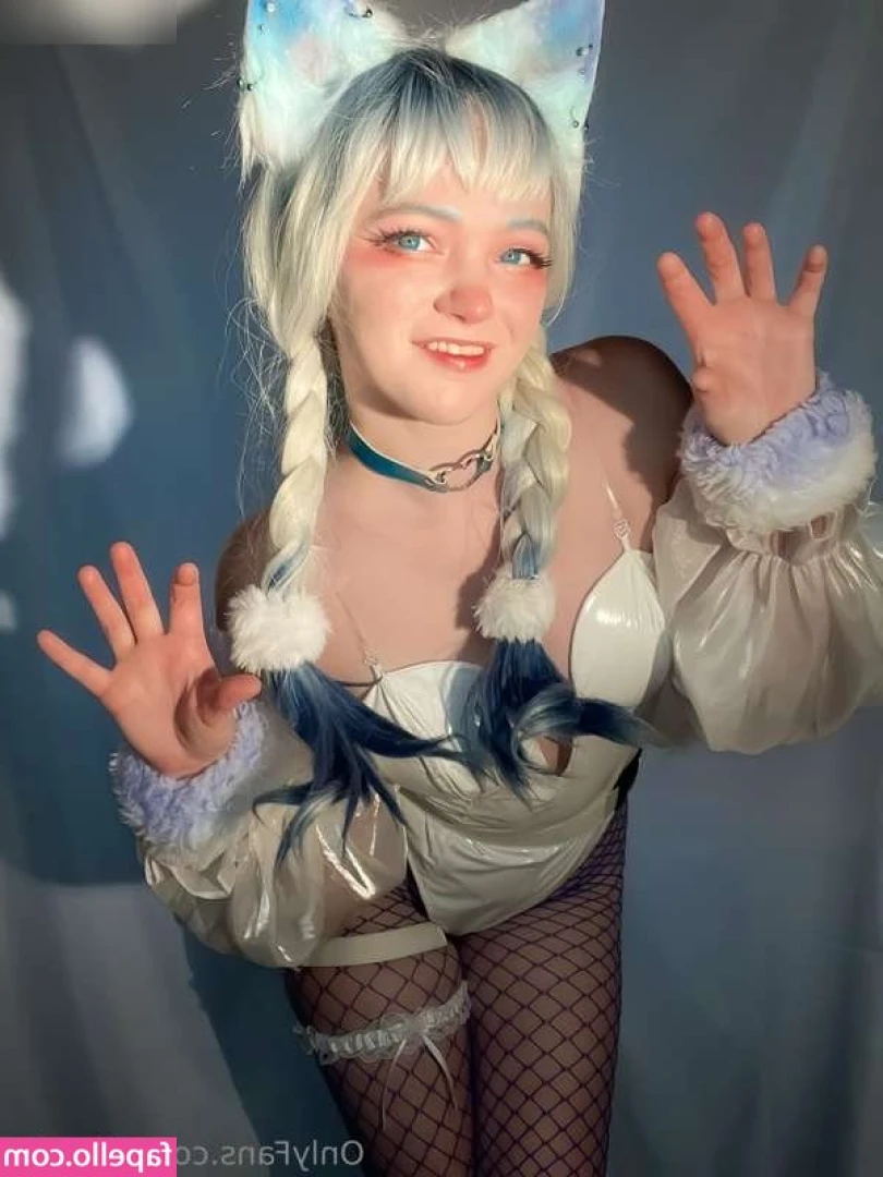 elle.chu [ elle-chu ] - Do you like this fat pussy from that back daddy