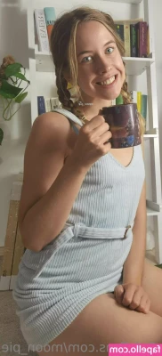 Moon_pie Melissa [ moon-pie-melissa ] - I'm so much more than just the girl next door! Come chat with me!
