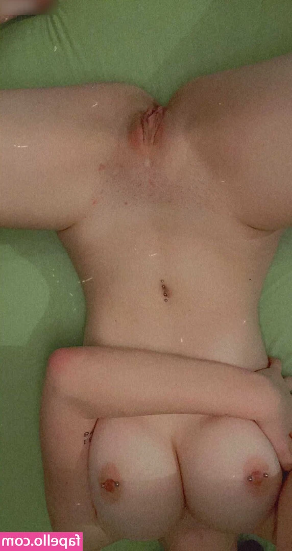 Anna.Sebevedomy [ anna-sebevedomy ] - Let's get freaky inside this jacuzzi! 😏💦