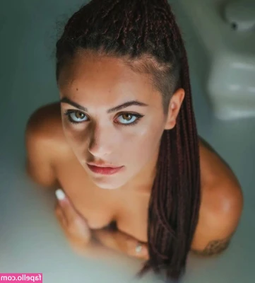 Eleonora Zars [ eleonora-zars ] - Just another day at the beach