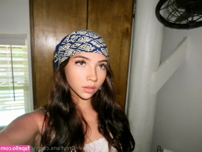 Tessadean - Looking for a face to sit on🤤