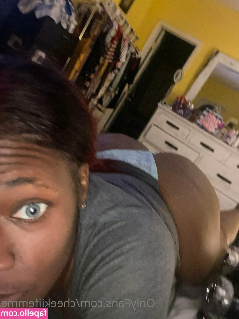 cheekiifemme - After the hike we had fun with sneakers and a hot cum shot