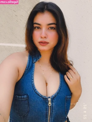 Kanak Mishra [ kanak-mishra ] - In this way it looks a big and thick dildo 🍆💦🍆💦 while I