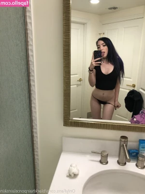 blackhairporcelainskin - I'm available for sexting and video calls for a couple of hours! 😘