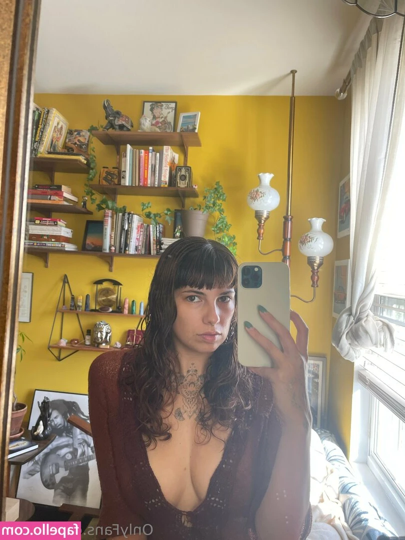 lilrach [ lilrach-1 ] - Is anyone craving for some big phat ass