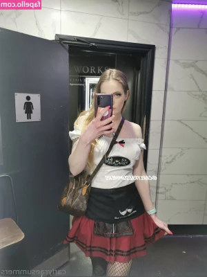 carlyraesummers - Hace frío bbys  Quien me calienta
