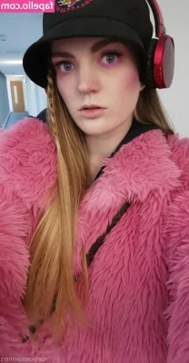 carlyraesummers - we want you to worship our feet