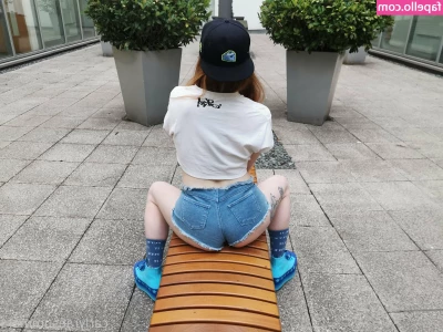 carlyraesummers - I will be coming live tonight , make sure to tune up!  Before