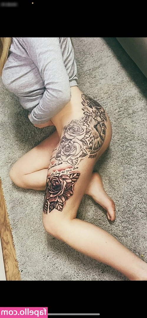 xlaura412 - Trying to hide the scratches