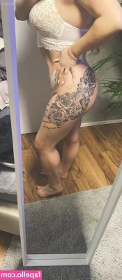 xlaura412 - coucou  n oublie pas de regarder tes DMs chaque jour pour du contenu
