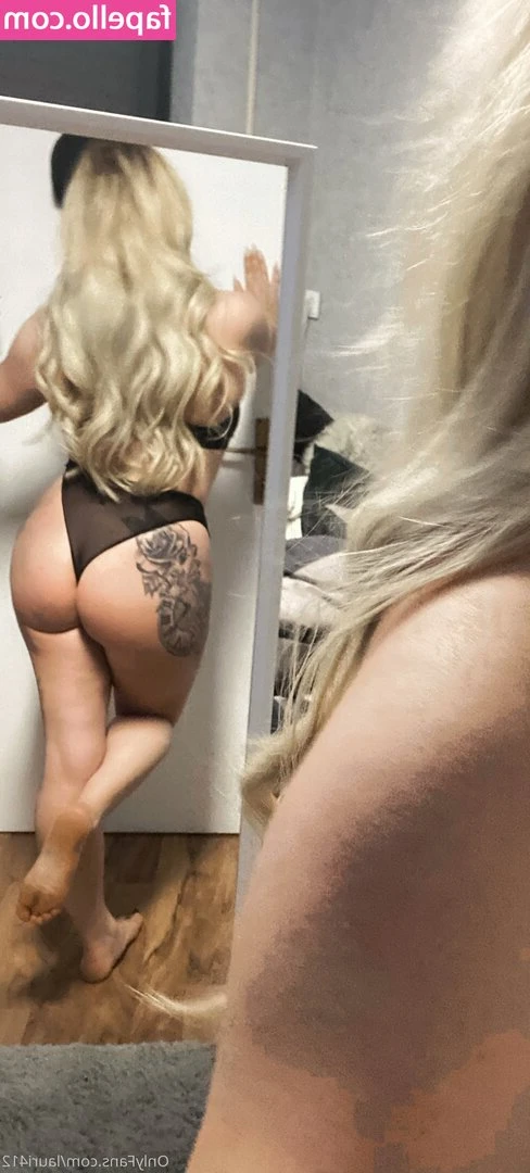 xlaura412 - If there was two of me 🥵 🤤