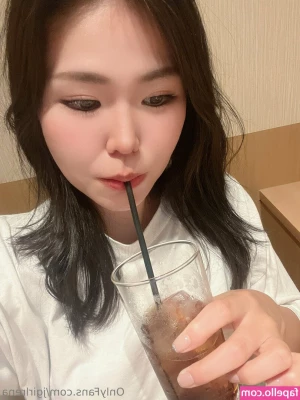 jgirlrena - Mirrors are fun