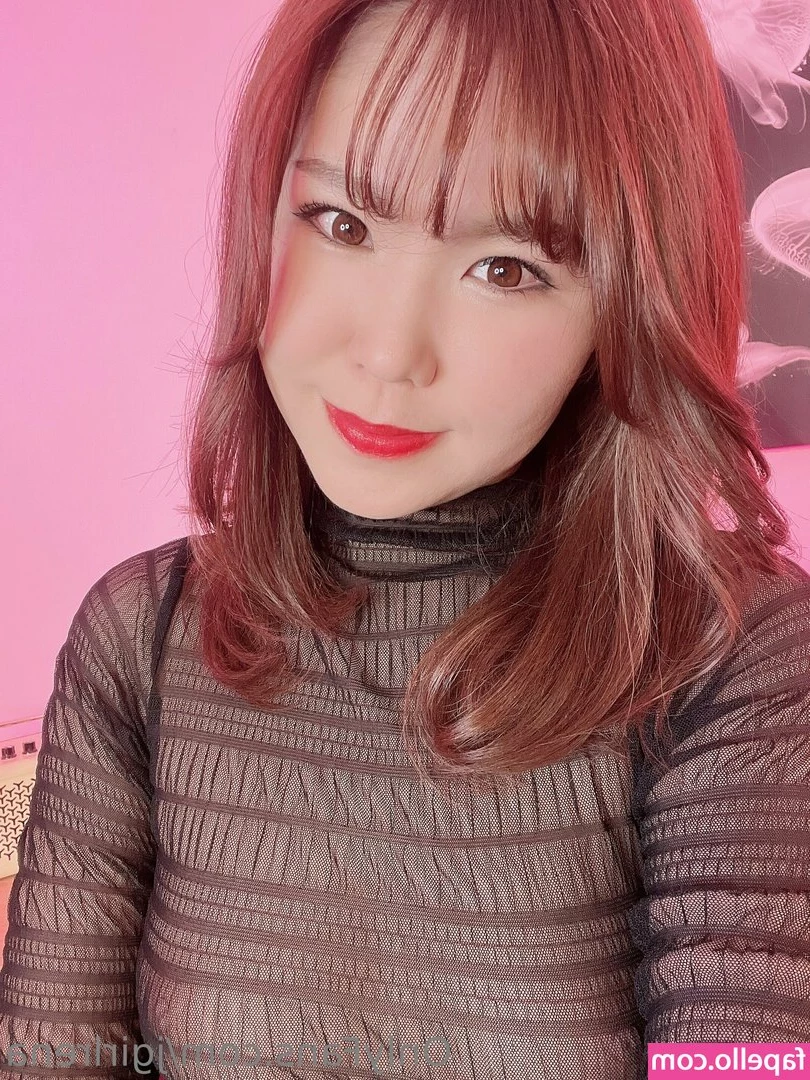 jgirlrena - kiss  Suck  Or spank  Tell me yours
