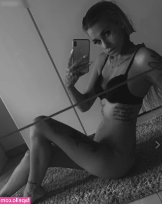 Jay.bluee [ jay-bluee ] - Hey babe  would you like to see a full video babe  I have everything