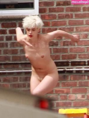 Agyness Deyn [ agyness-deyn ] - Hey gorgeous   I m so happy you subbed to my free page  This is my