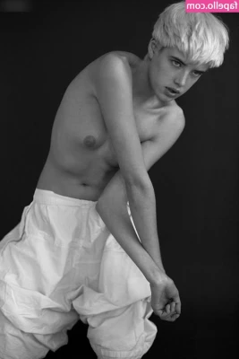 Agyness Deyn [ agyness-deyn ] - Cannon Strike! 💥 new video this week 💋