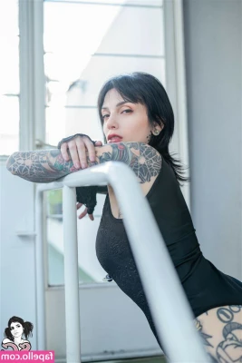 Valkyria - This queen wants to satisfy her fever with you