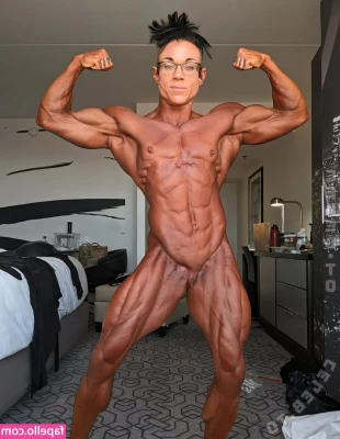 Muscle Geisha [ muscle-geisha ] - WTF!!! @badbabysitter and I were filming an outdoor pool scene when
