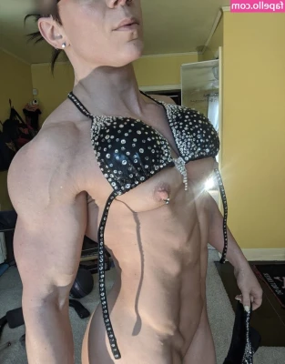 Muscle Geisha [ muscle-geisha ] - Hey I m Alisha  but they call me MzCalais  I love fast cars  shopping