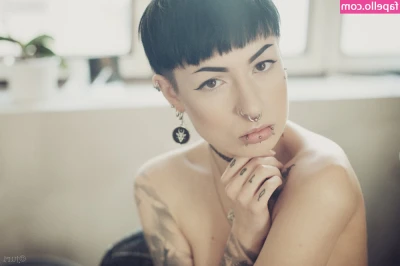 Triz Täss - Boobies