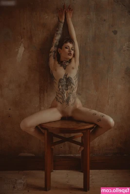 Triz Täss [ triz-tss ] - Message me for a personal naughty pic😈
