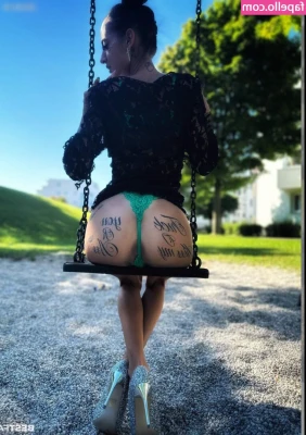 Tamii2_0 / Tamiimelzer2.0 [ tamii2-0-tamiimelzer2-0 ] - Go on CUCK boy. Don't you want to see my bull's massive fucking cock?