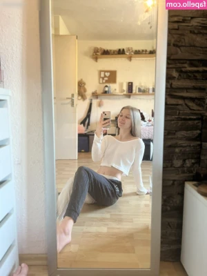 Lisa Budbaby [ lisa-budbaby ] - needs a good tongue