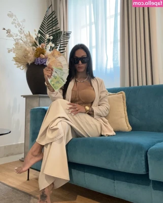 LadyChantal - If this reaches my target I ll start posting full nudes on my wall  I