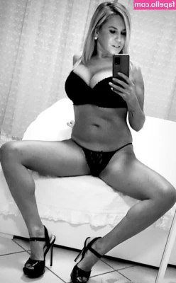 elenadanielaungureanu - Mmm see my peach pantless guys just drop into my DMs