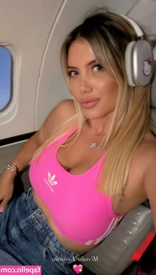 Wanda Nara [ wanda-nara ] - ✨ @lustylana69 ✨This cutie @lustylana69 is online and horny