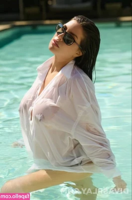 Wanda Nara [ wanda-nara ] - My legs look nice dont they? 😃