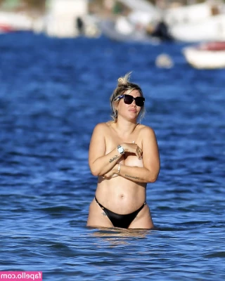 Wanda Nara [ wanda-nara ] - I know how much you all love my titties 😜