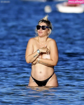 Wanda Nara [ wanda-nara ] - Vamos tomar banho
