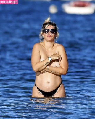 Wanda Nara [ wanda-nara ] - I’m so sorry guys, my head was up my ass. We HAVE released both