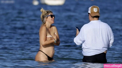 Wanda Nara [ wanda-nara ] - Swipe for naked booty shaking